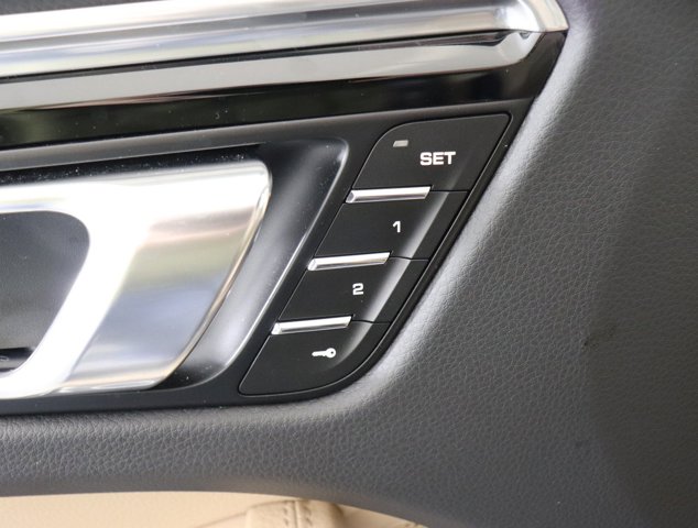 2025 Porsche Macan Base Image 19 of 34