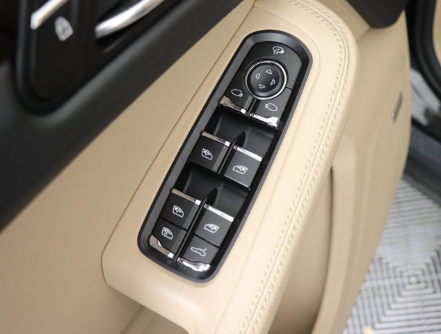 2025 Porsche Macan Base Image 26 of 34