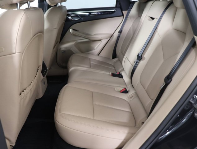 2025 Porsche Macan Base Image 9 of 34