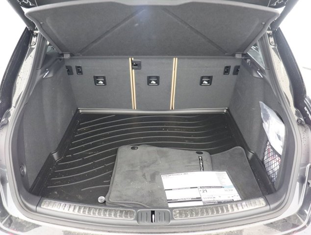 2025 Porsche Macan Base Image 8 of 34