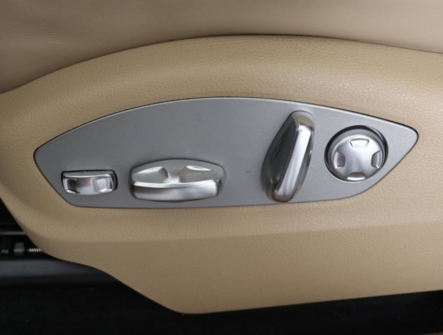 2025 Porsche Macan Base Image 25 of 34