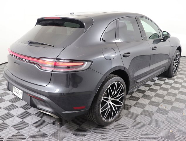 2025 Porsche Macan Base Image 6 of 34