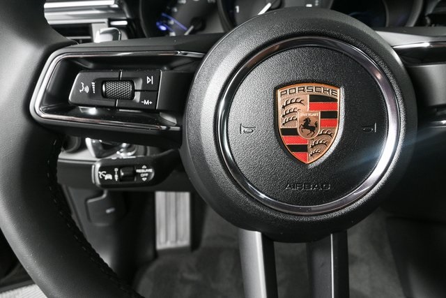 2025 Porsche Macan Base Image 22 of 40