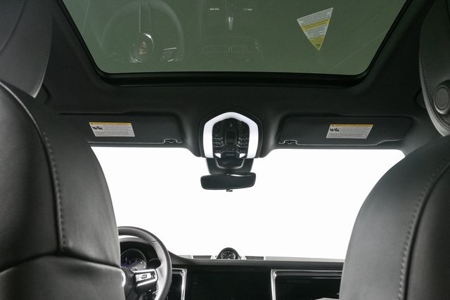 2025 Porsche Macan Base Image 36 of 40