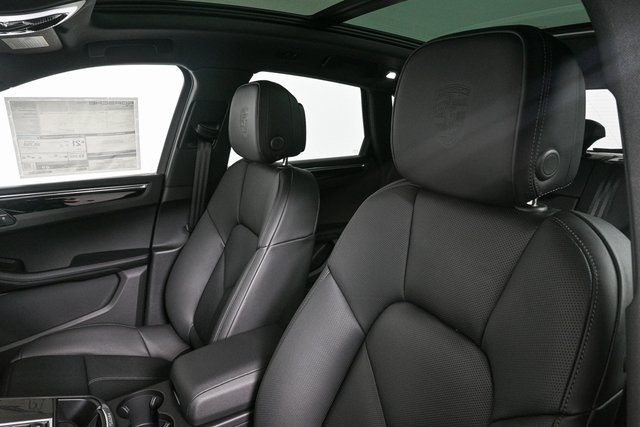 2025 Porsche Macan Base Image 16 of 40