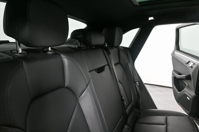 2025 Porsche Macan Base Image 15 of 40
