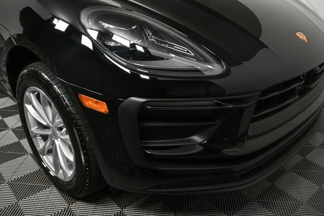 2025 Porsche Macan Base Image 39 of 40