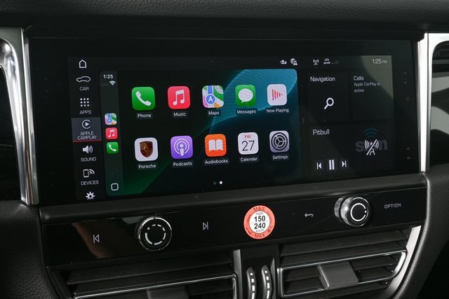 2025 Porsche Macan Base Image 28 of 40