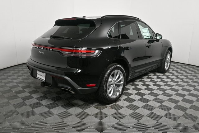 2025 Porsche Macan Base Image 6 of 40