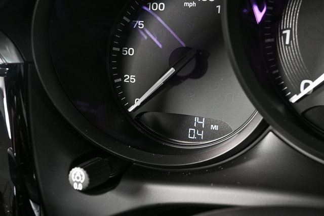 2025 Porsche Macan Base Image 24 of 40