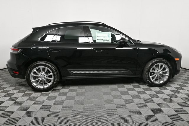 2025 Porsche Macan Base Image 5 of 40