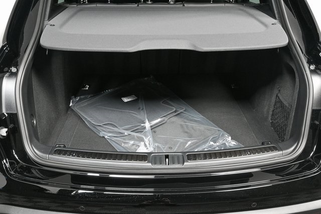 2025 Porsche Macan Base Image 13 of 40