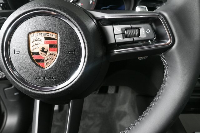 2025 Porsche Macan Base Image 21 of 40