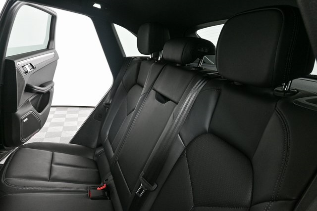 2025 Porsche Macan Base Image 14 of 40
