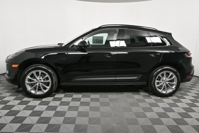2025 Porsche Macan Base Image 10 of 40
