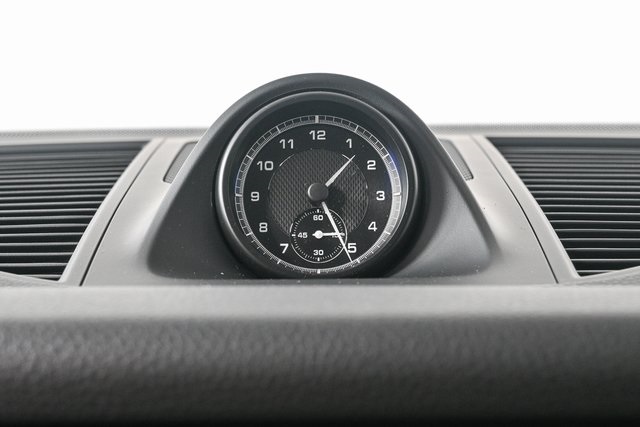 2025 Porsche Macan Base Image 25 of 40