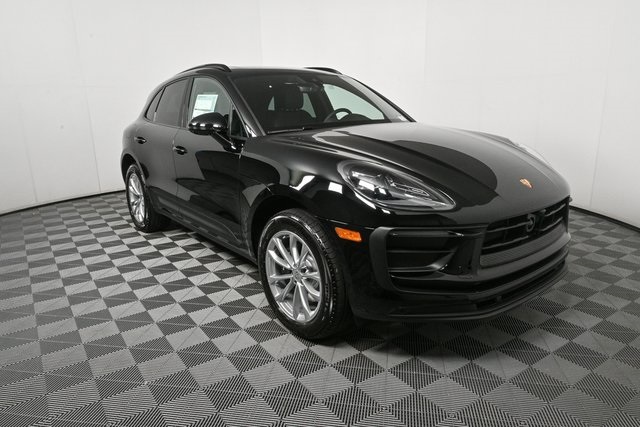 2025 Porsche Macan Base Image 4 of 40