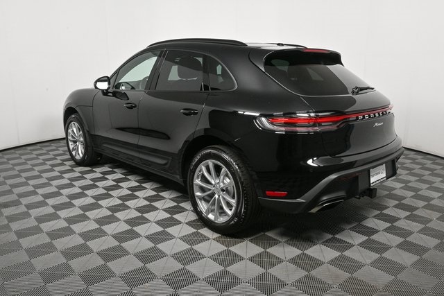 2025 Porsche Macan Base Image 8 of 40