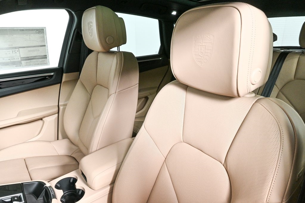 2025 Porsche Macan Base Image 17 of 39