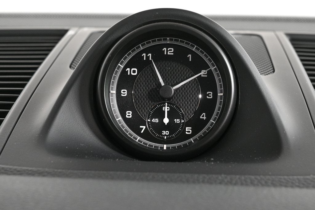 2025 Porsche Macan Base Image 25 of 39