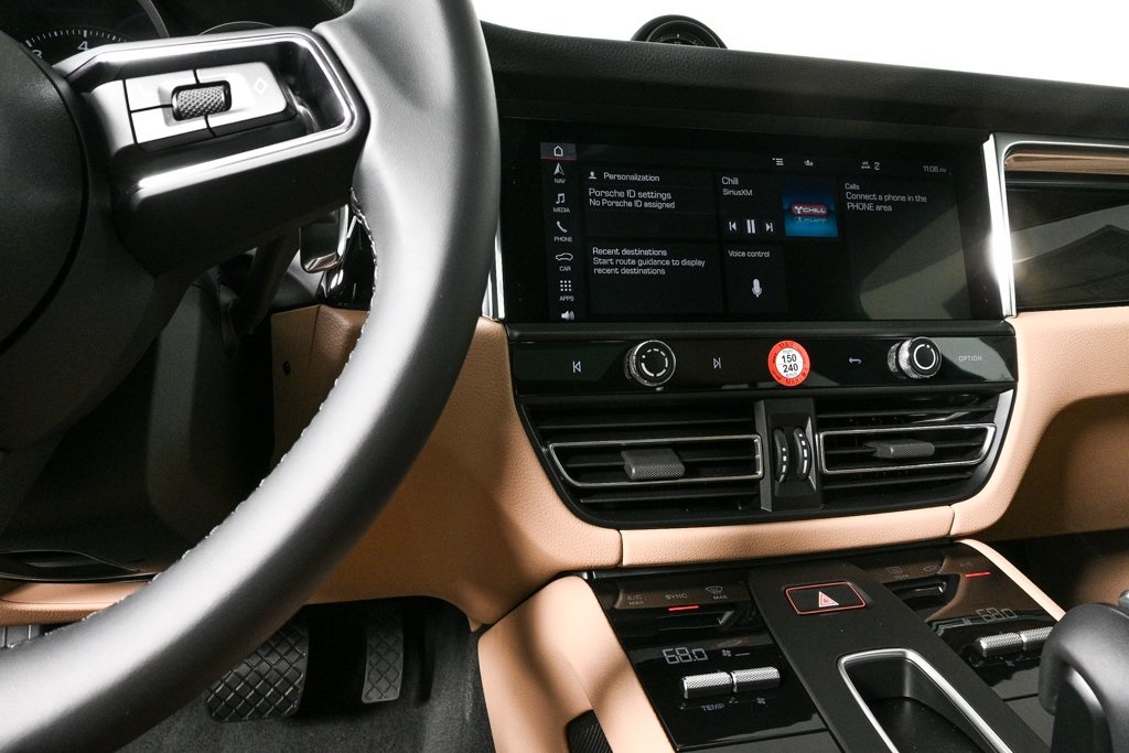 2025 Porsche Macan Base Image 37 of 39