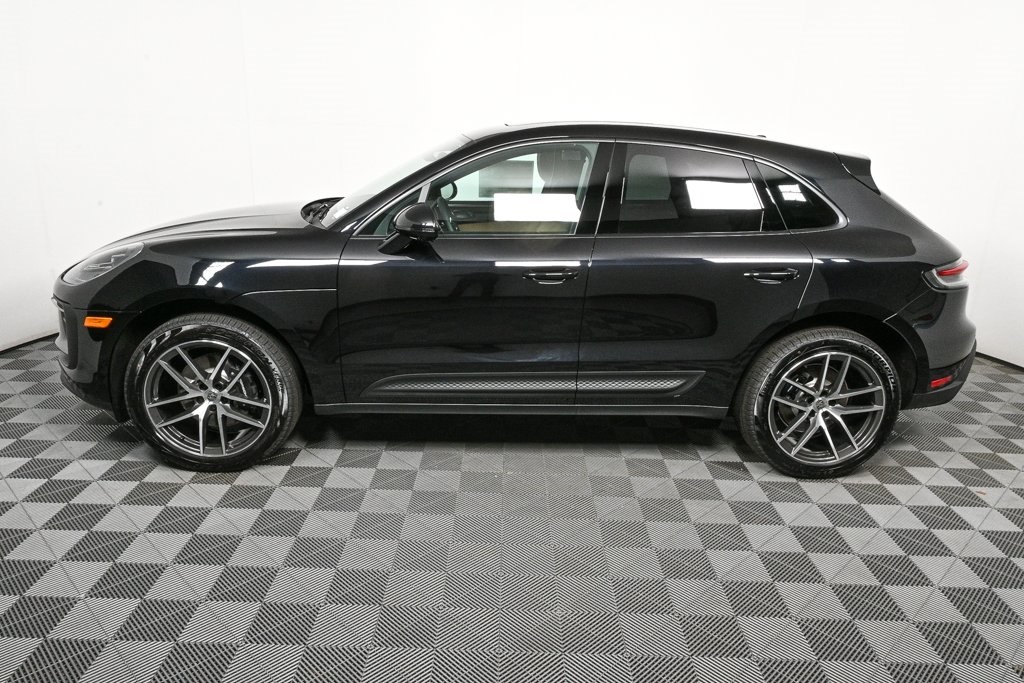 2025 Porsche Macan Base Image 10 of 39