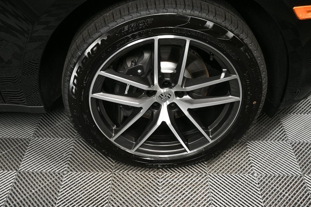 2025 Porsche Macan Base Image 12 of 39