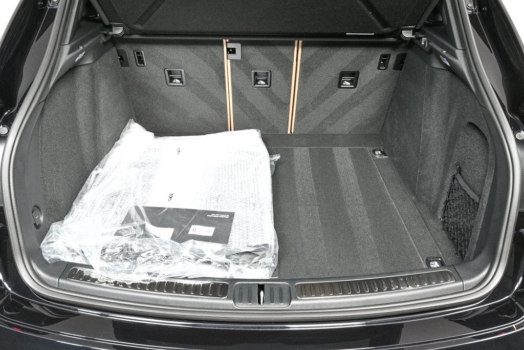 2025 Porsche Macan Base Image 13 of 39