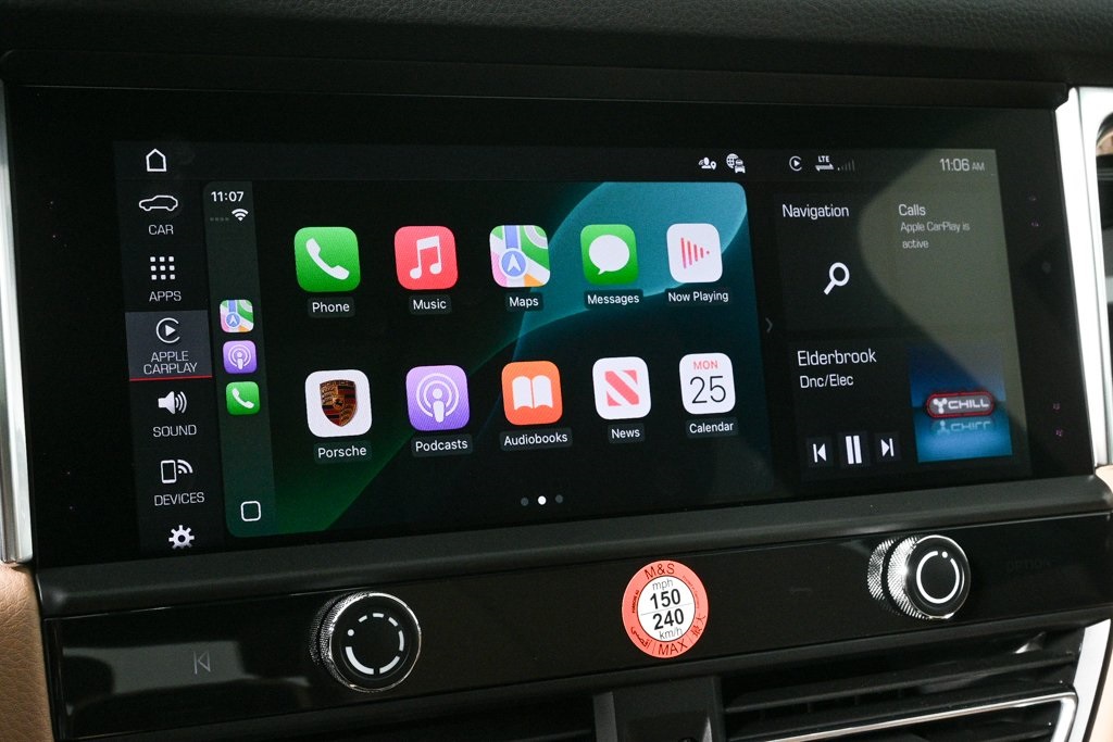 2025 Porsche Macan Base Image 28 of 39