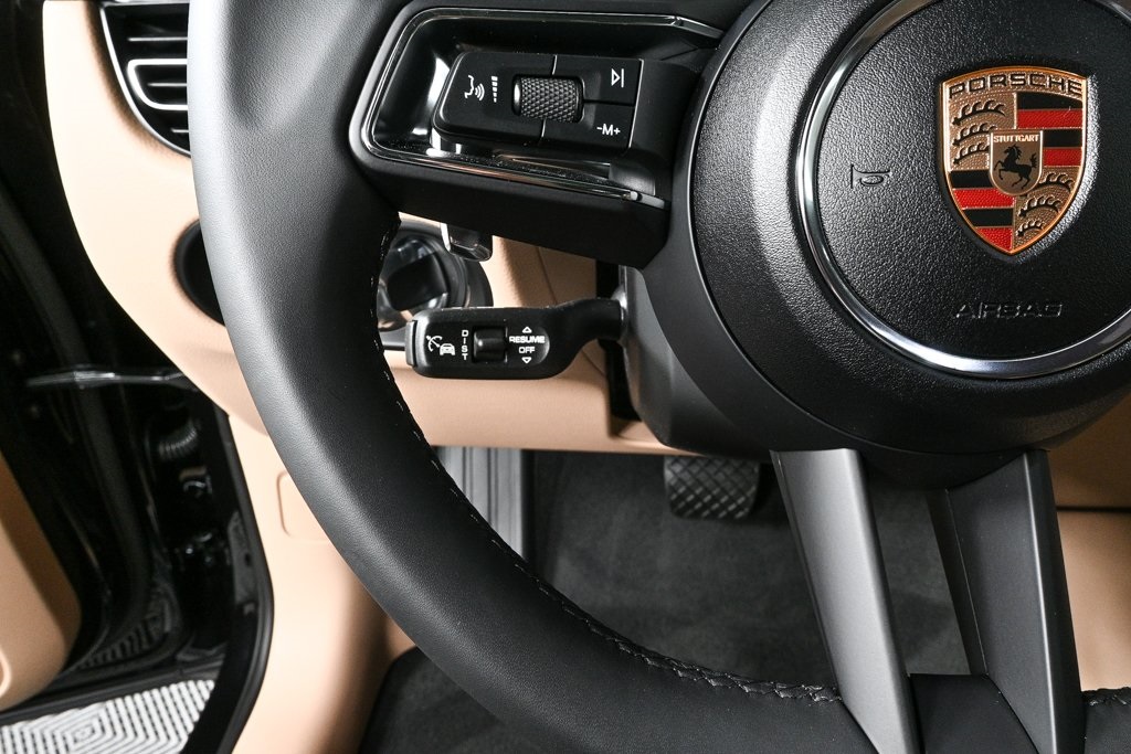 2025 Porsche Macan Base Image 22 of 39