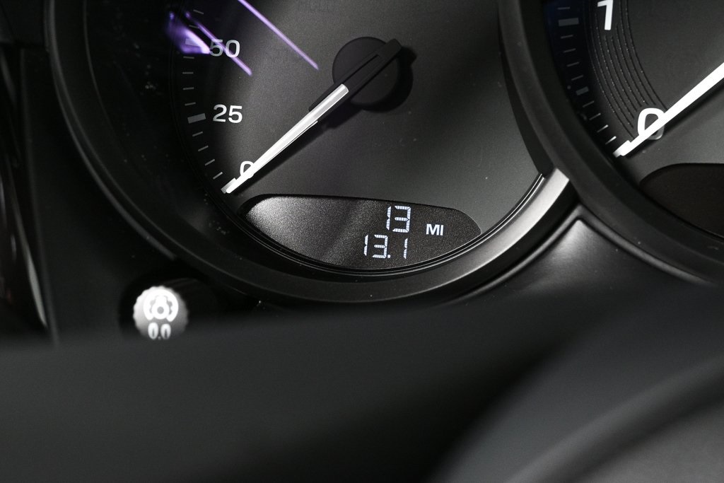 2025 Porsche Macan Base Image 24 of 39