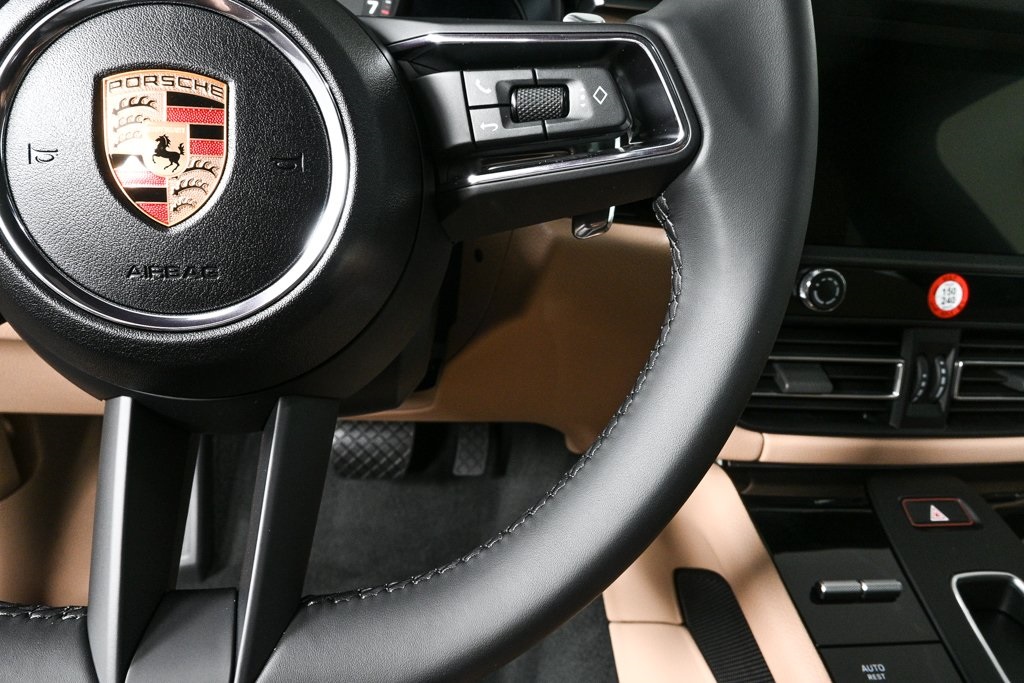 2025 Porsche Macan Base Image 23 of 39