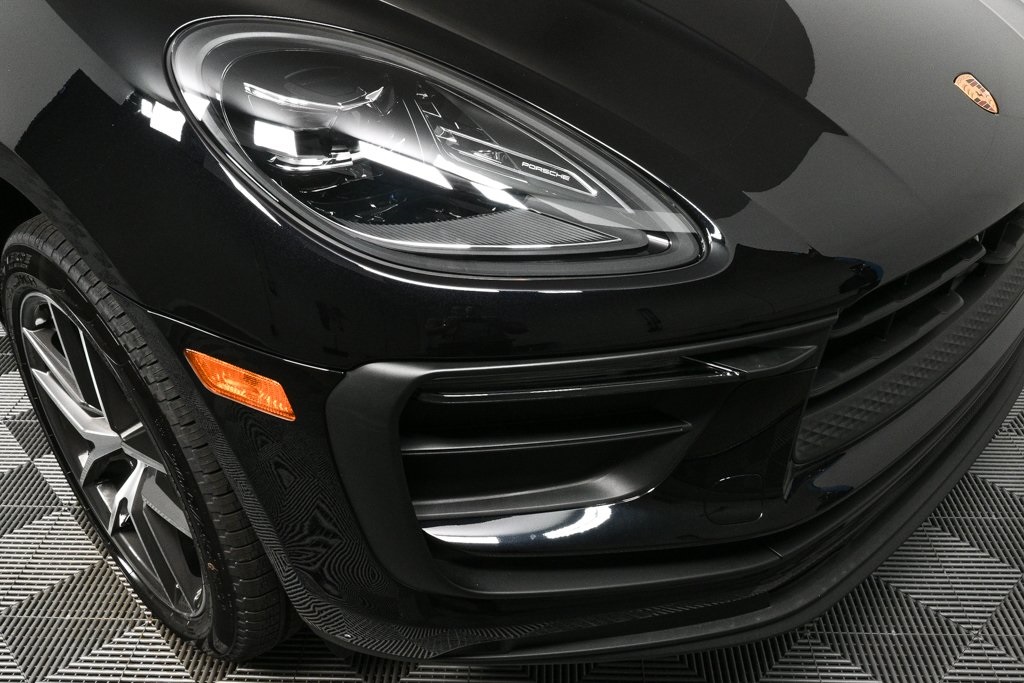 2025 Porsche Macan Base Image 36 of 39