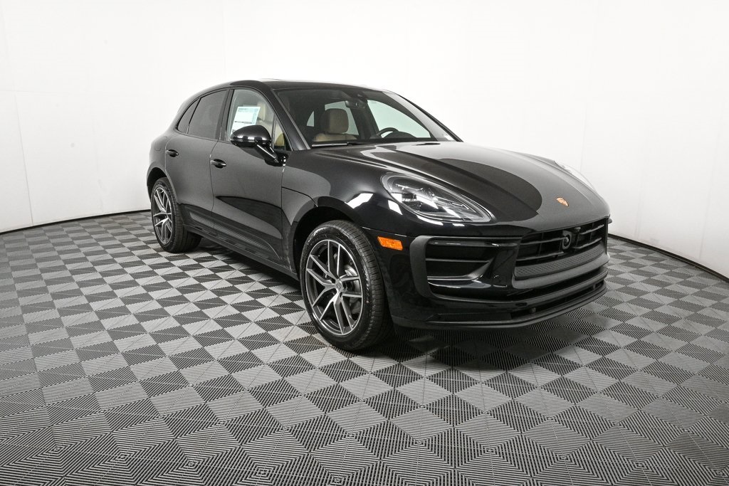 2025 Porsche Macan Base Image 4 of 39
