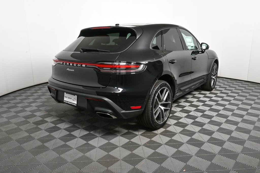 2025 Porsche Macan Base Image 6 of 39