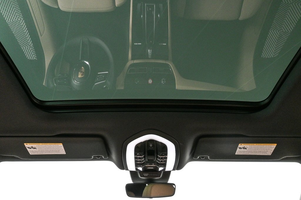 2025 Porsche Macan Base Image 31 of 39