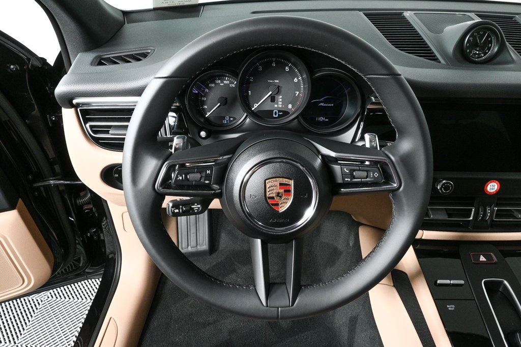 2025 Porsche Macan Base Image 34 of 39