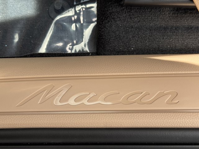 2025 Porsche Macan Base Image 39 of 40
