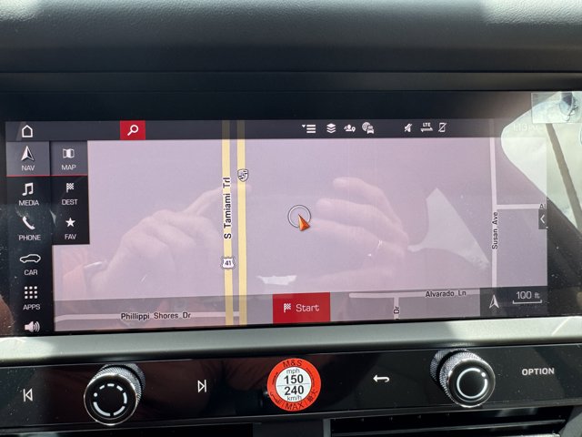 2025 Porsche Macan Base Image 22 of 40