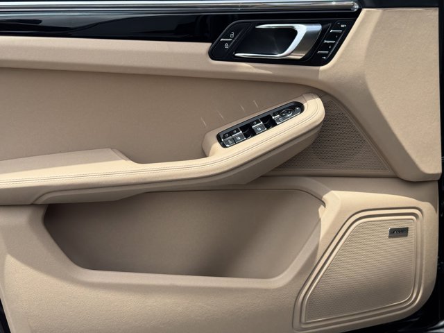 2025 Porsche Macan Base Image 25 of 40