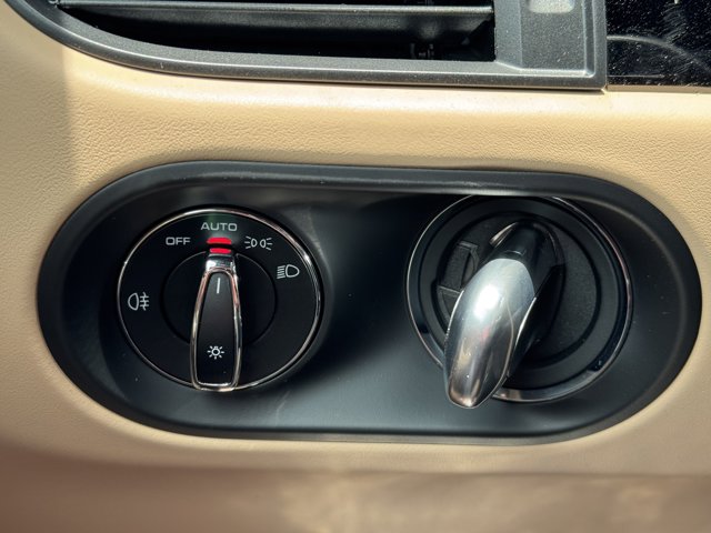 2025 Porsche Macan Base Image 33 of 40