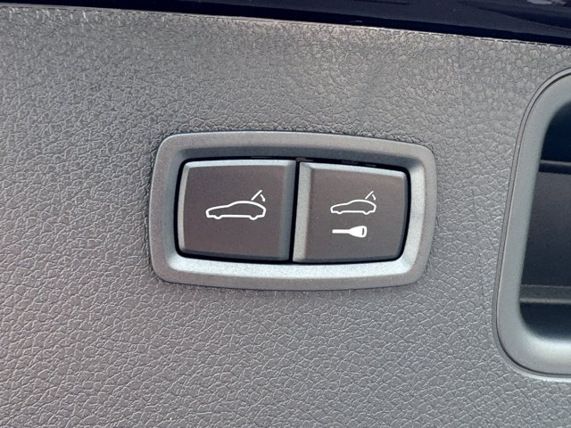 2025 Porsche Macan Base Image 37 of 40