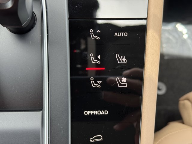 2025 Porsche Macan Base Image 27 of 40