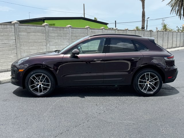 2025 Porsche Macan Base Image 8 of 40