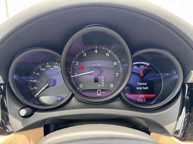 2025 Porsche Macan Base Image 17 of 40