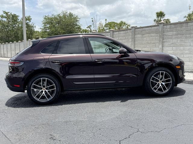 2025 Porsche Macan Base Image 5 of 40
