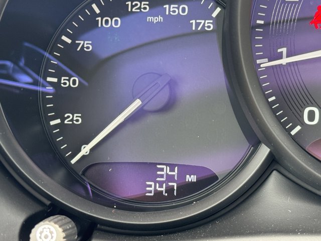 2025 Porsche Macan Base Image 18 of 40