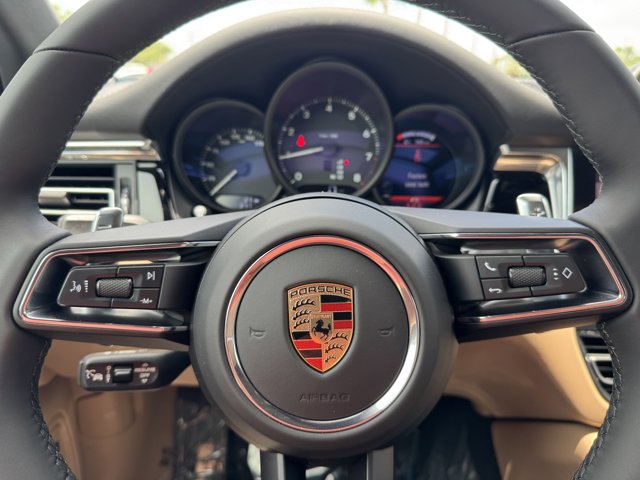 2025 Porsche Macan Base Image 35 of 40