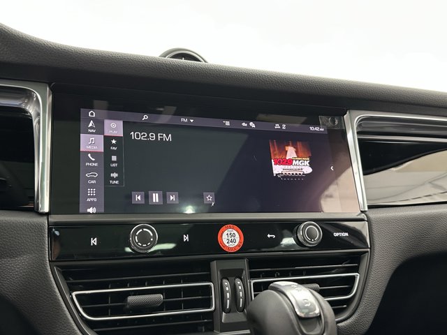 2025 Porsche Macan Base Image 35 of 62