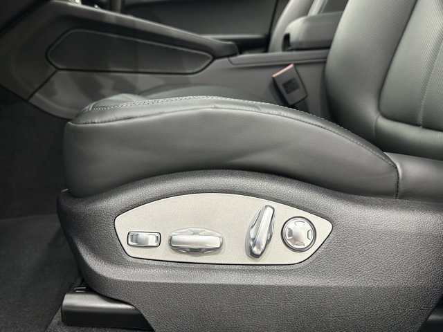 2025 Porsche Macan Base Image 46 of 62